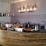 & Me 酒店 3*