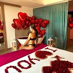 & Me Ξενοδοχείο 3*