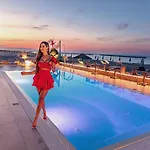 & Me Ξενοδοχείο 3*