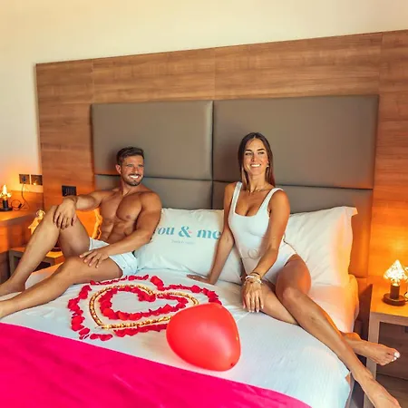 Hotel & Me - Adults Friendly