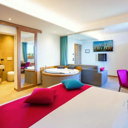 Hotel You&me