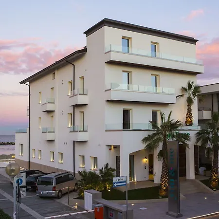Hotel You&me