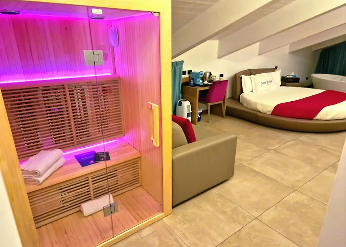 & Me Hotel 3*