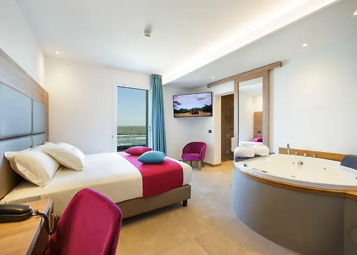 & Me Hotel